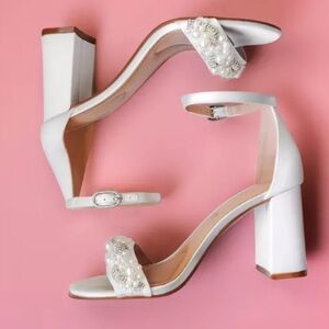 Kelly & Katie white heels 6.5